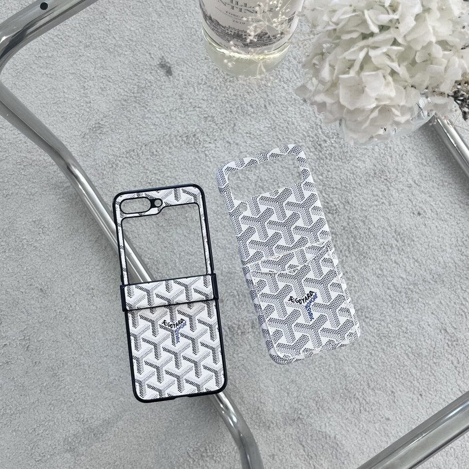 Signature Monogram Case Z Flip