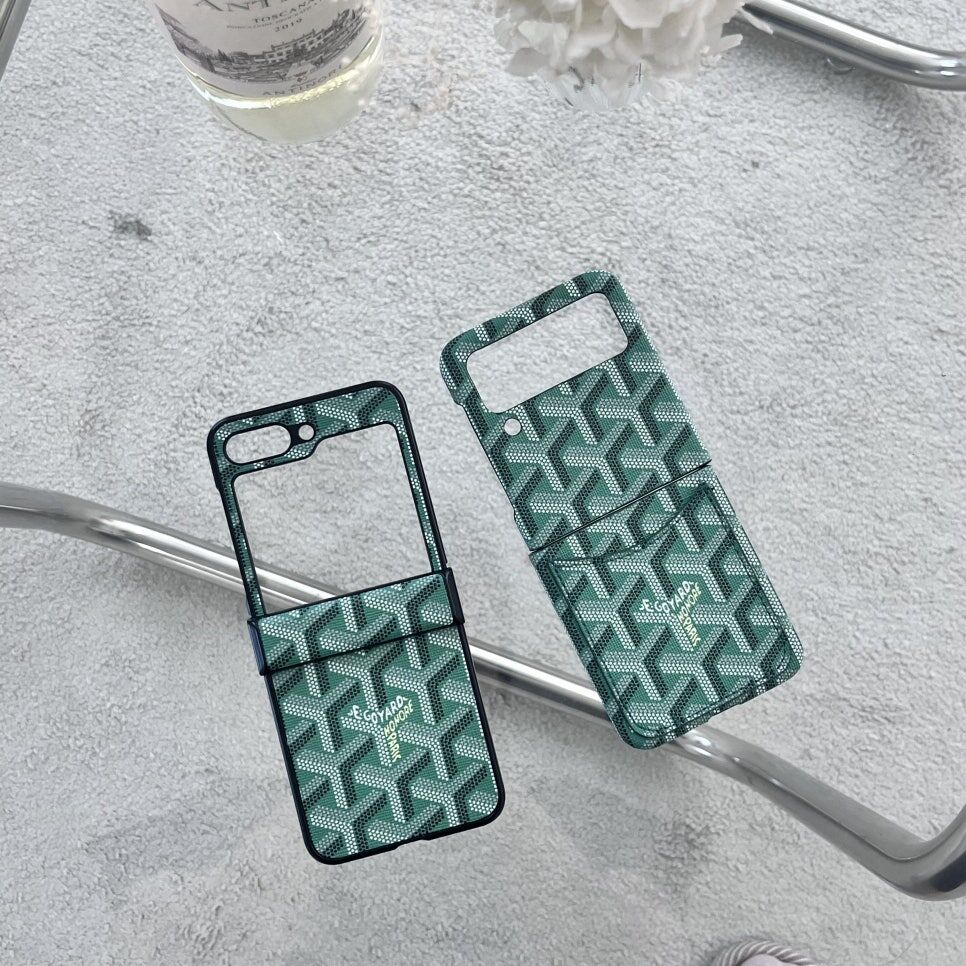Signature Monogram Case Z Flip
