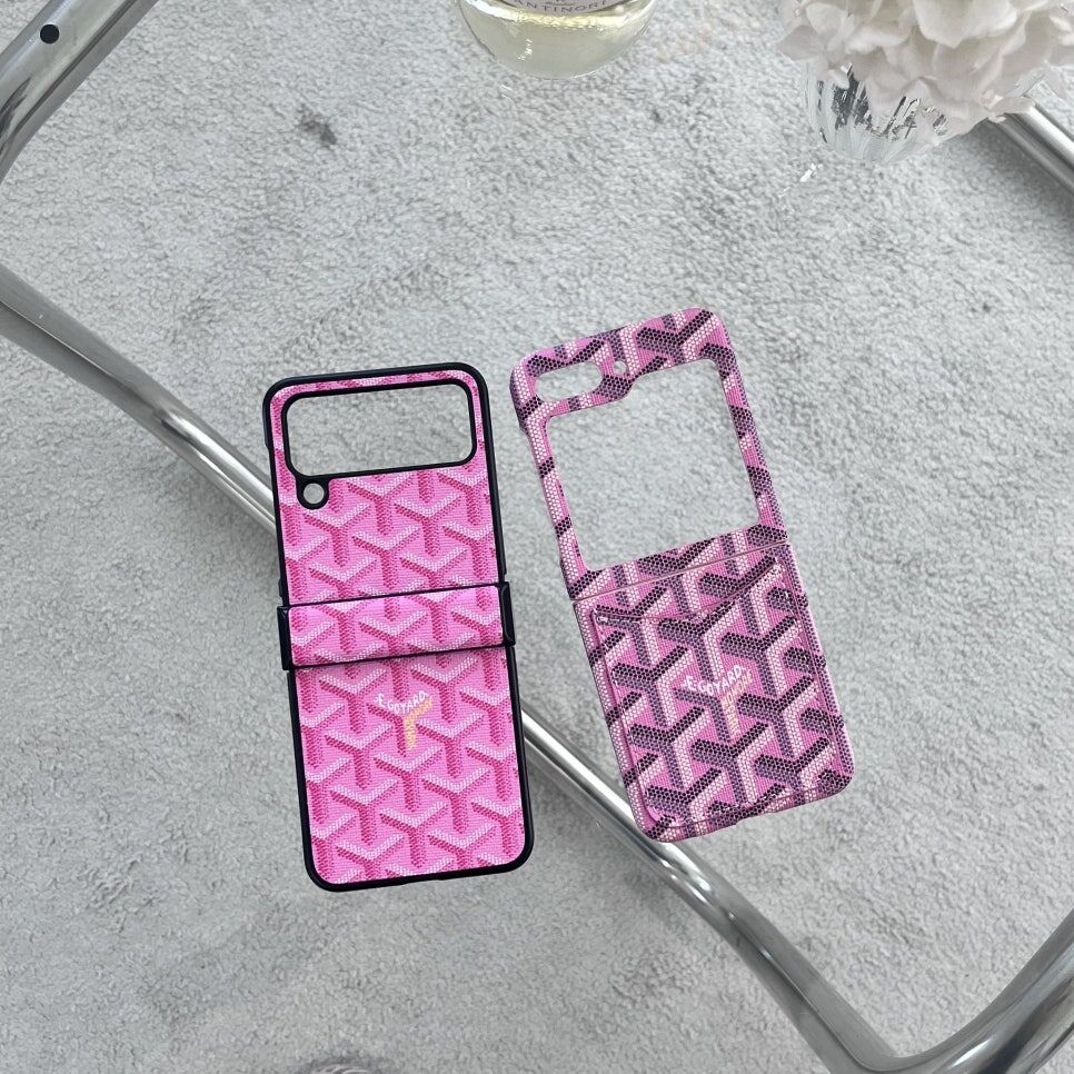 Signature Monogram Case Z Flip