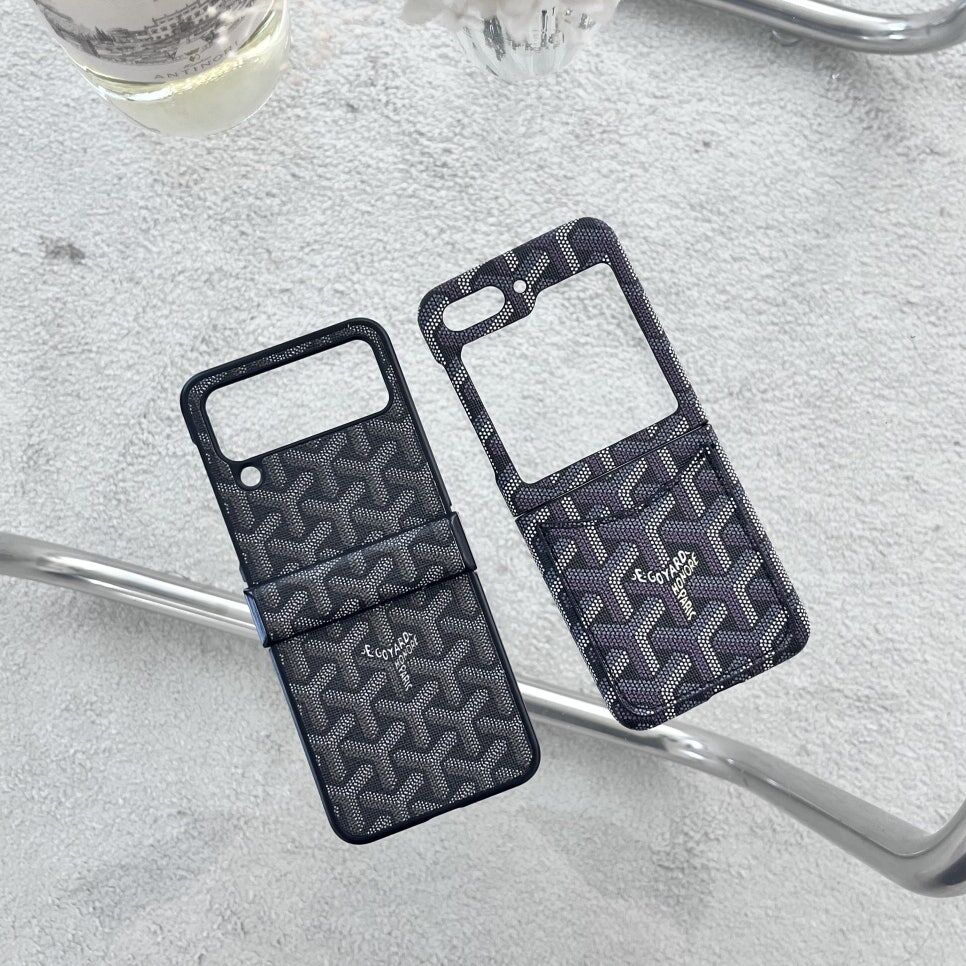 Signature Monogram Case Z Flip