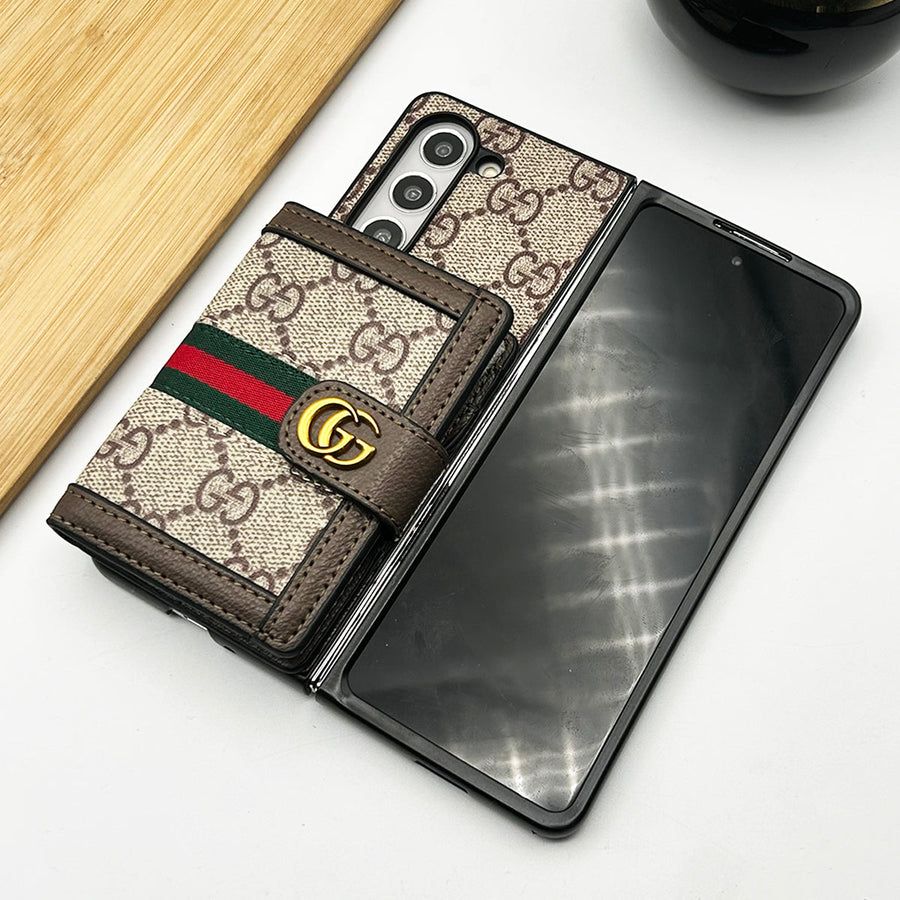 Elegant Design with Shoulder Strap