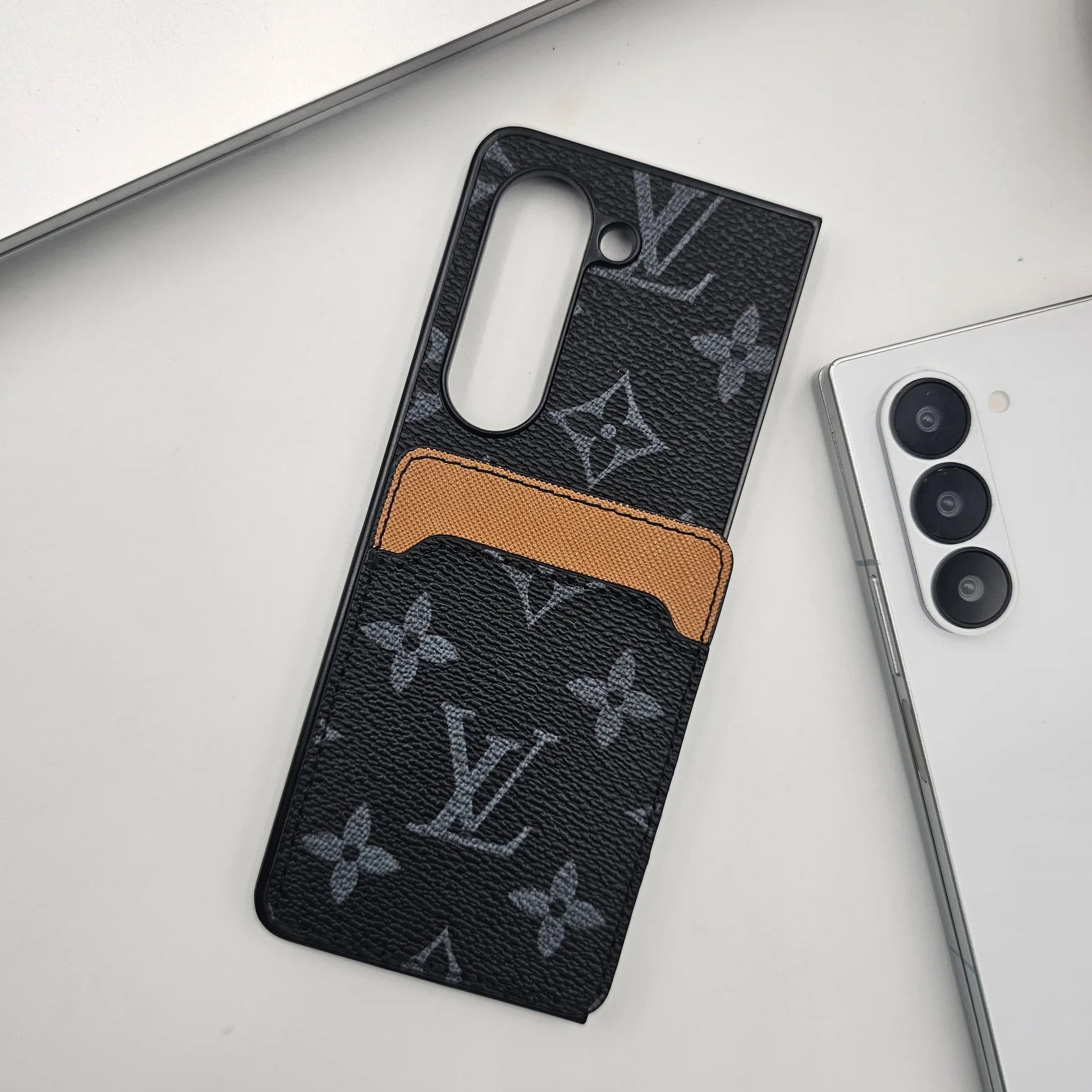 Elegant Fabric Pattern Case for Galaxy Z Fold – Haute Couture Style