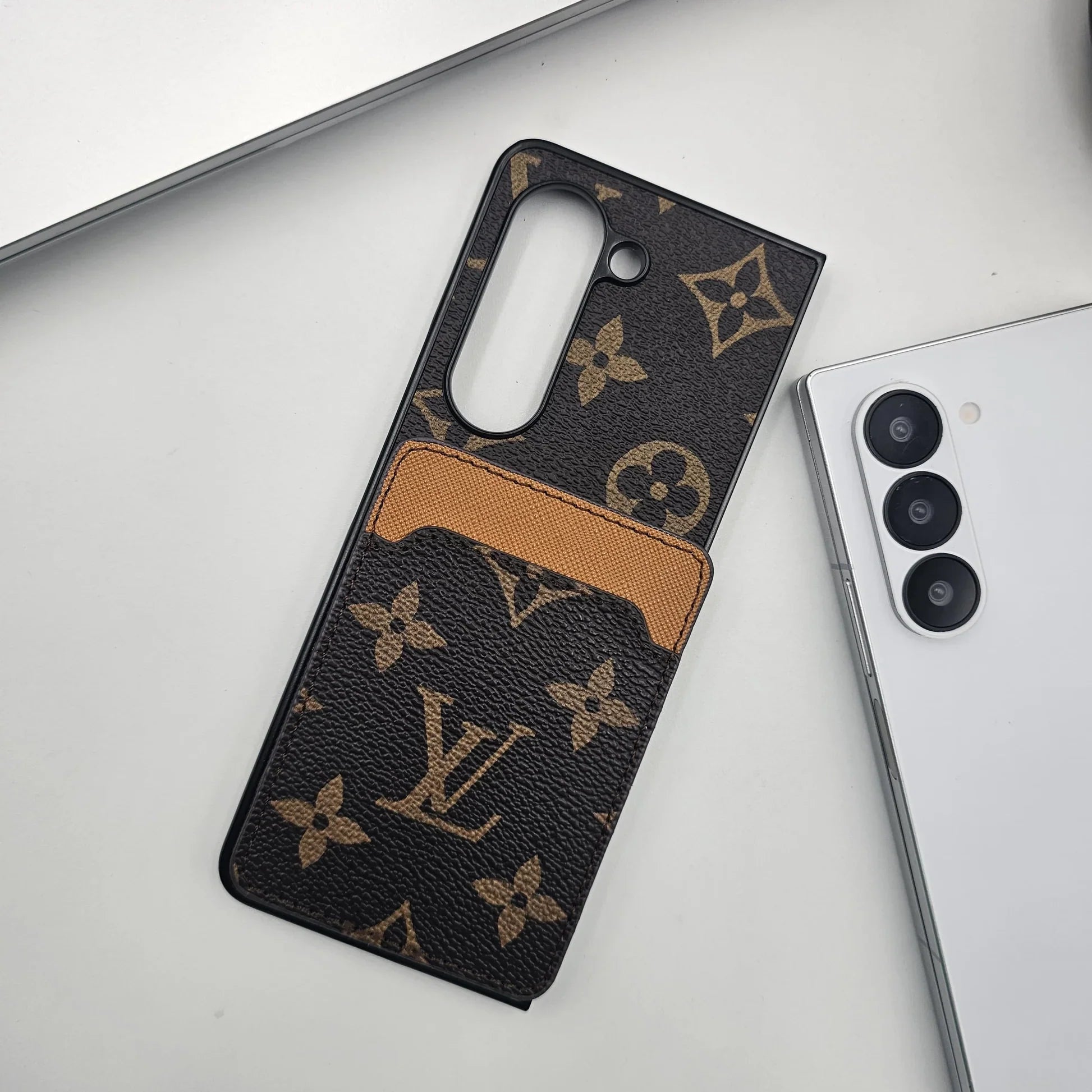 Elegant Fabric Pattern Case for Galaxy Z Fold – Haute Couture Style