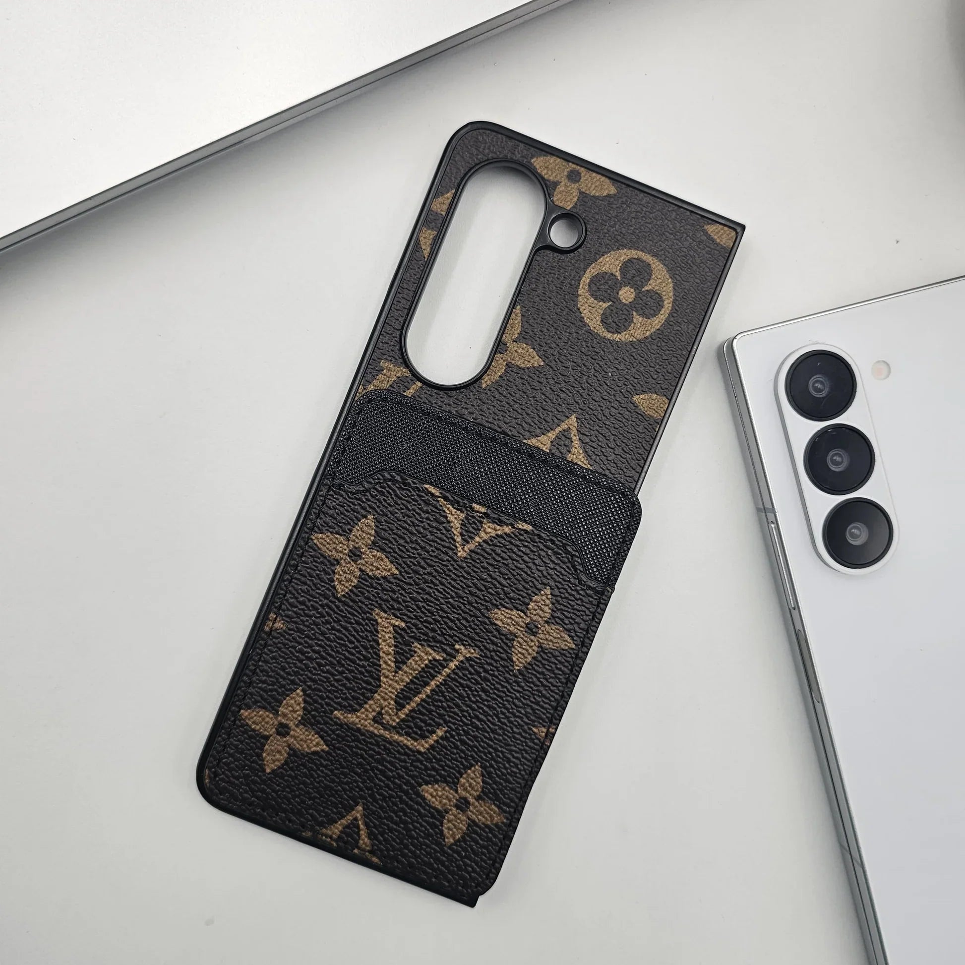 Elegant Fabric Pattern Case for Galaxy Z Fold – Haute Couture Style