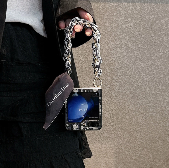 Luxury Chain Strap Pattern Case